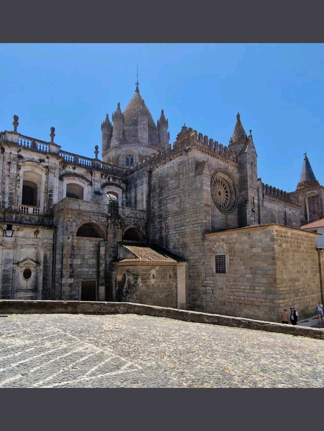 葡萄牙Evora古城遺跡，Almendres Cromlech巨石陣