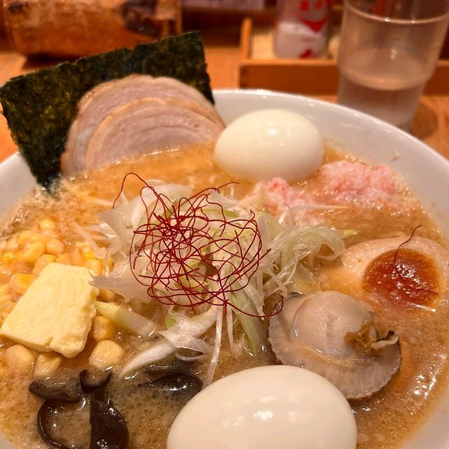 札幌美食|北海道拉麵道場限定奶油扇貝玉米味噌拉麵—麵處白樺山莊 札幌美食|北海道拉麵道場限定奶油扇貝玉米味噌拉麵—麵處白樺山莊