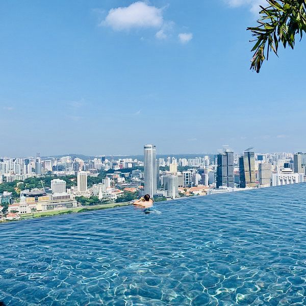 At the Top Infinity Pool of Marina Bay Sands 🇸🇬
