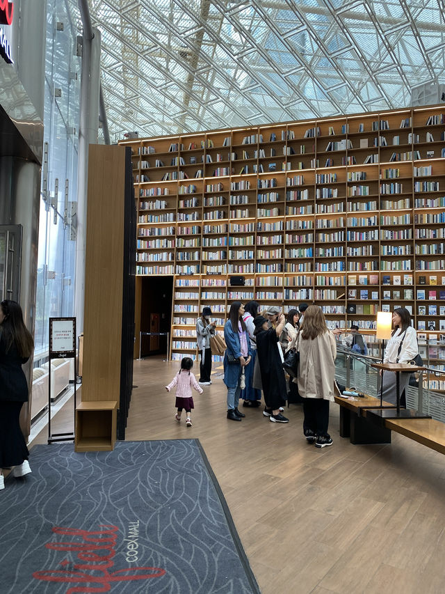 Coex Starfield library - A must check-in spot for book lovers