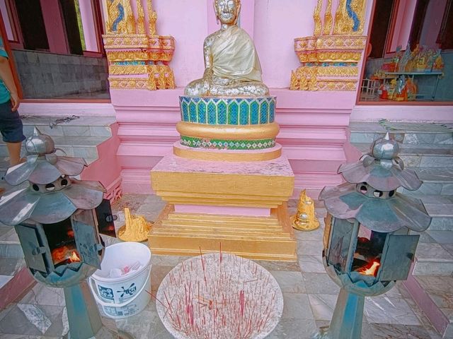 วัดเขาทุเรียน(วัด)สีชมพู  จ.นครนายก