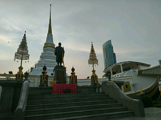 ชม..เรือสำเภาพระเจดีย์ วัดยานนาวา