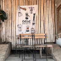 Drip Rim Lay ร้านคาเฟทริมทะเลหัวหิน