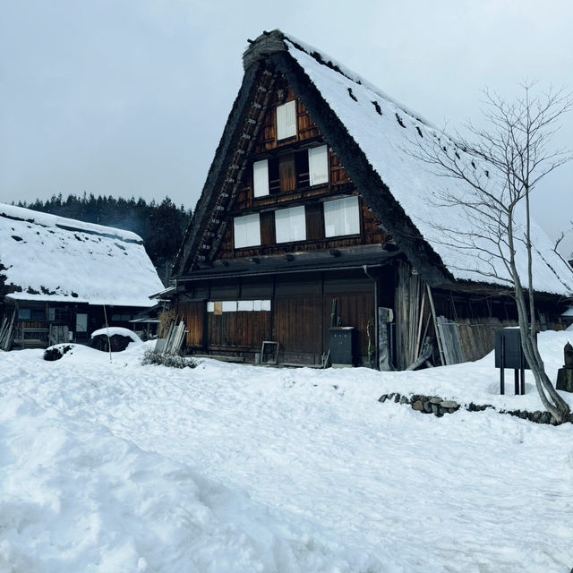 Dreamy snow village in Japan - Shirakawago 