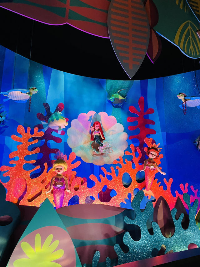 【香港:香港ディズニーランド】ボートに乗って楽しむ世界的に人気のアトラクション！
