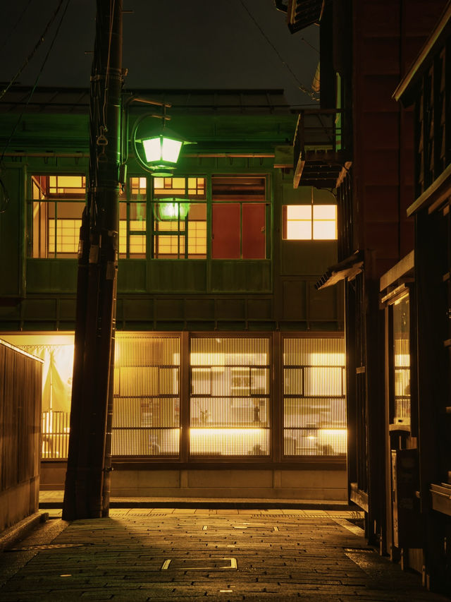 【石川】夜が更ける時間帯からの散策がおすすめ‼️薄暗い町屋街で風情を堪能🥰