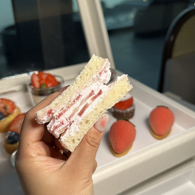 겨울에 꼭 즐겨야 할 파르나스 호텔 제주 폰드메르 라운지의 스트로베리 가든🍓