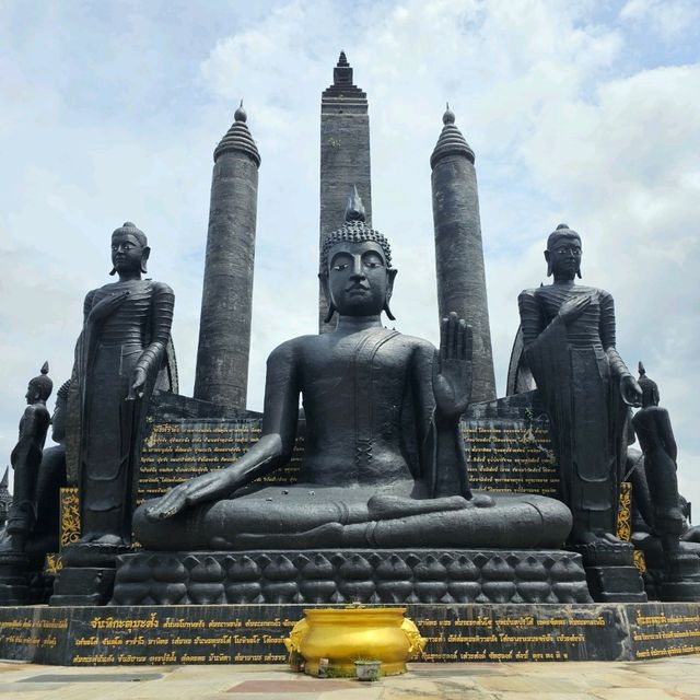 ไหว้พระชมพระพุทธรูปหินลาวา ที่วัดถ้ำกระบอก