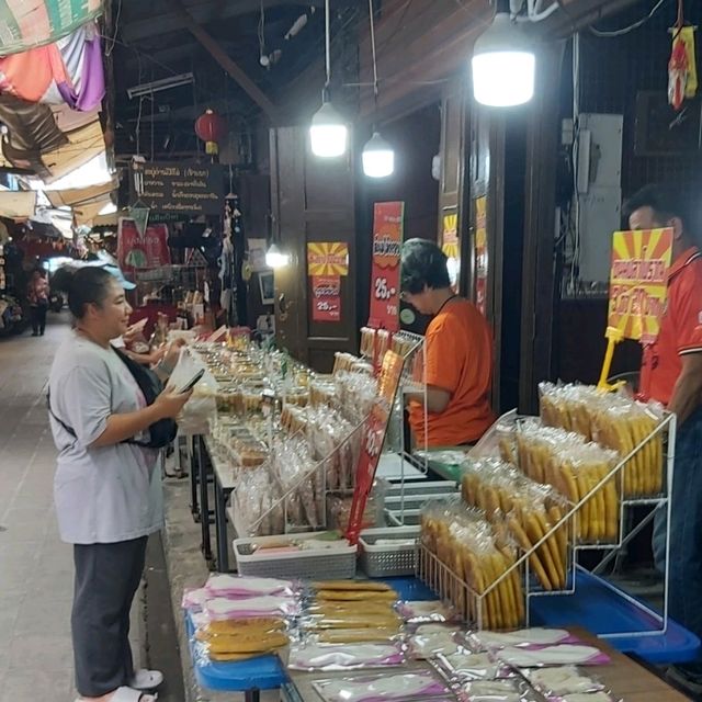 ตะลอนตลาดสามชุก ในวันธรรมดา ที่ไม่ธรรมดา