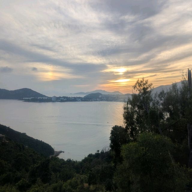 Shek O Beach: Hong Kong’s Hidden Paradise! 🌊🏖️