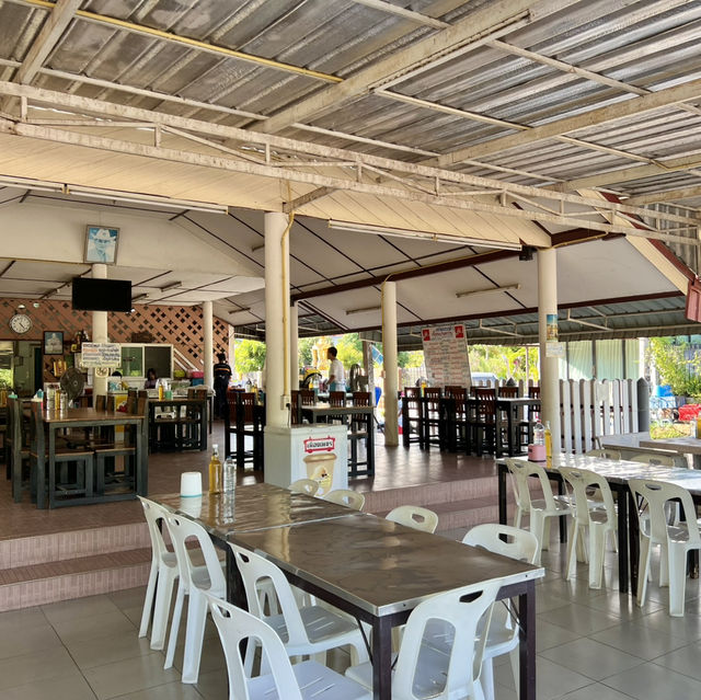 เจ๊แดงบางควาย ร้านเด็ดชะอำ