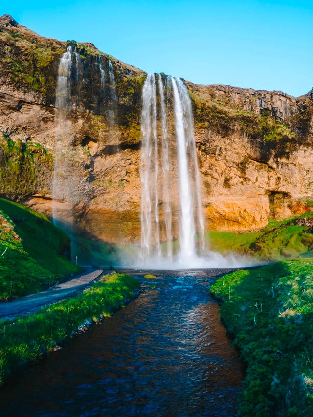 Seljalandsfoss: The Waterfall You Can Walk Behind!