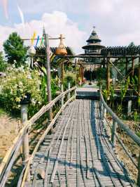 คาเฟ่ทุ่งดอกไม้ : Lapuné Cafe and Scene