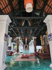【チェンマイ】水色のポーチが珍しい 寺子屋Wat Puak Chang