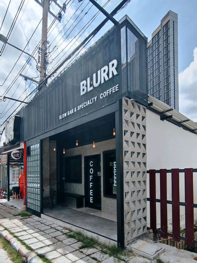 BLURR slow bar & specialty coffee คาเฟ่นนทบุรี