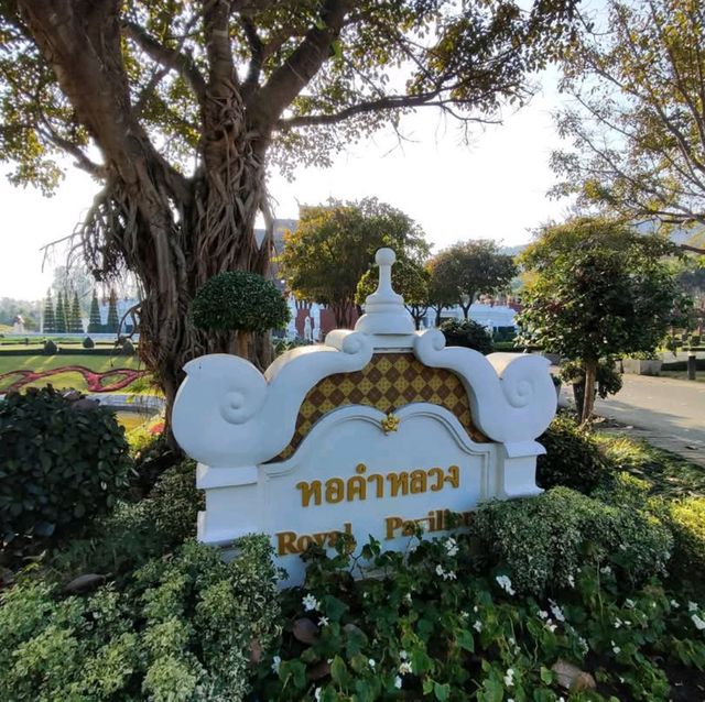 นั่งรถรางชมพืชสวนโลก หอคำหลวง สุดงดงาม
