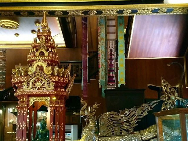 พาเพื่อนเที่ยว..โฮงหลวงแสงแก้ว