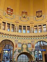 美麗的布拉格火車總站🚈Praha hlavní nádraží