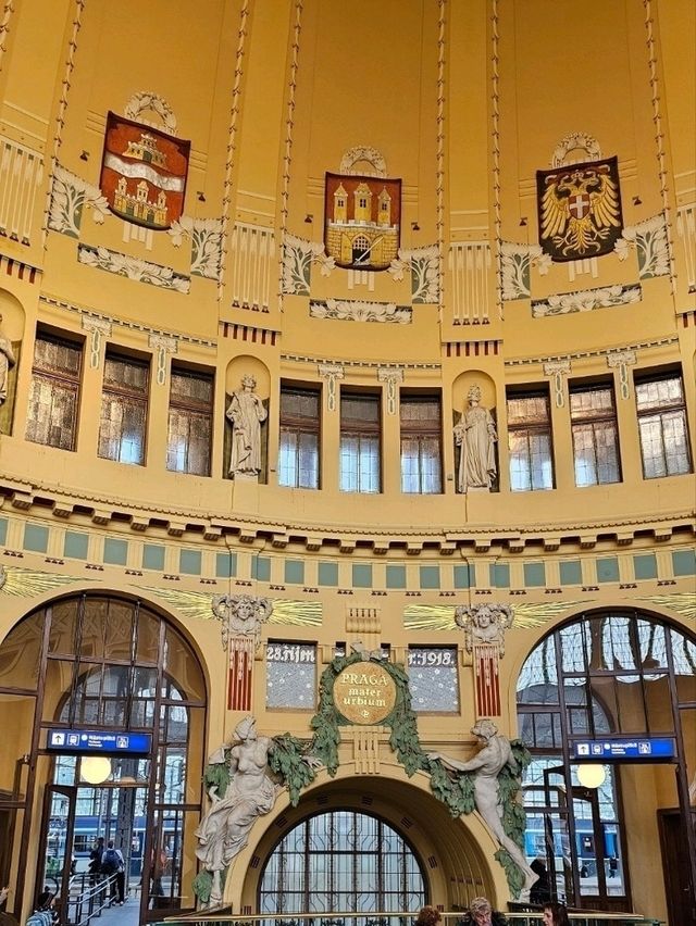美麗的布拉格火車總站🚈Praha hlavní nádraží