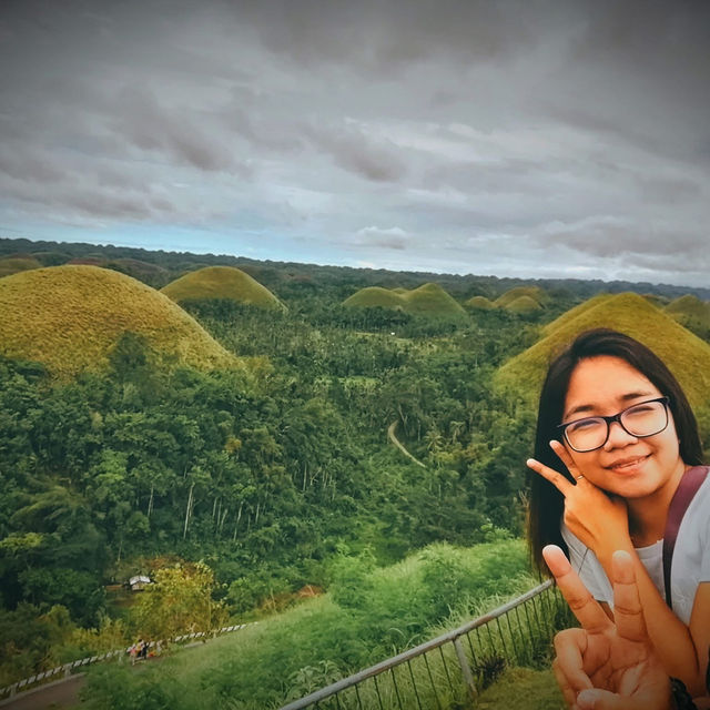 CHOCOLATE HILLS IN BOHOL, PHILIPPINES 