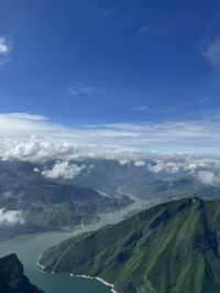 🇨🇳 Nature's Masterpiece: Exploring Three Gorges on Land