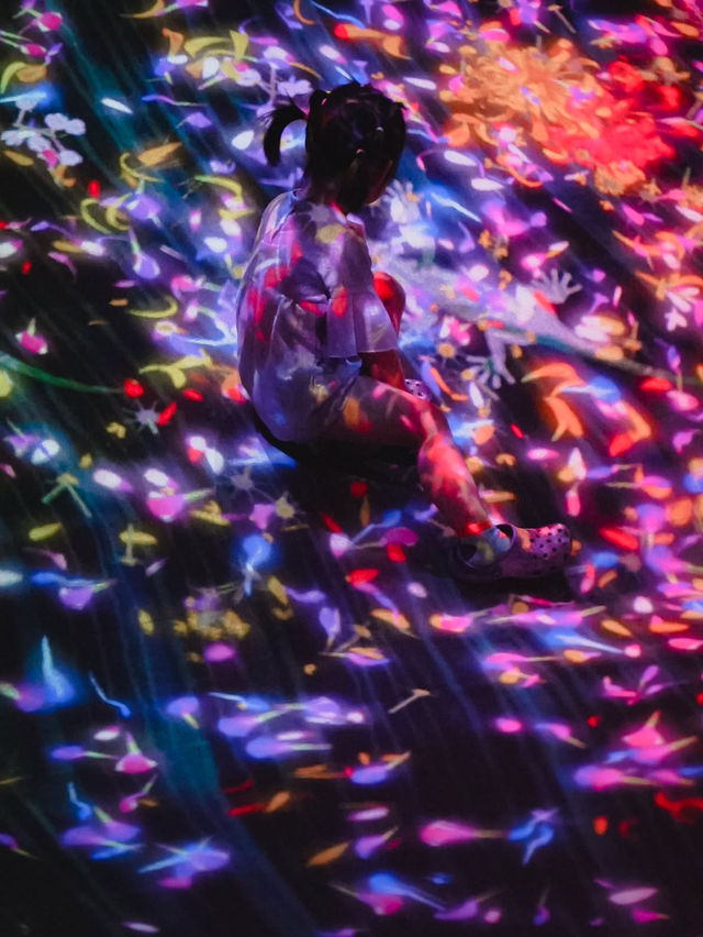 台北｜Teamlab 共創未來園，帶孩子走進夢幻光影世界！