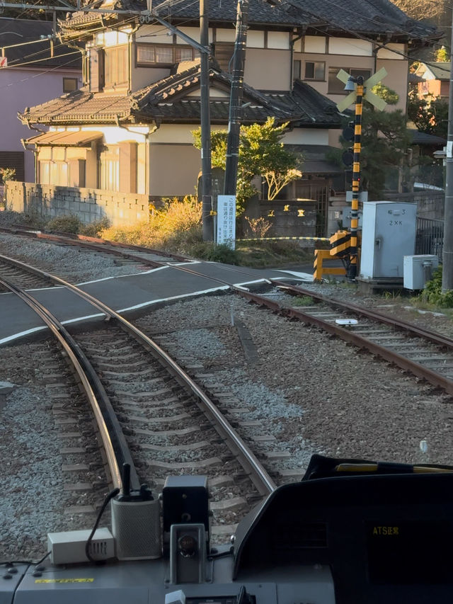 Enoden Train Ride & Train Watching at Kamakura Mae Station