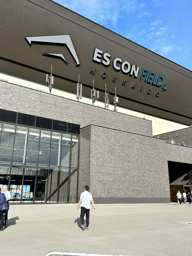 【北海道×3泊4日の旅】日本初の開閉式屋根のついた天然芝球場 日本ハムファイターズの本拠地