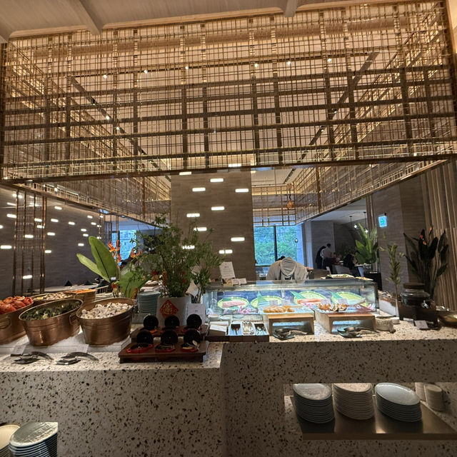 高雄日航酒店2樓自助餐.性價比很好👍海鮮豐富.品項許多.讓人吃撐的走出去