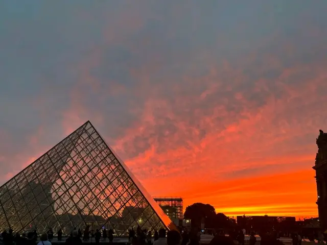 Louvre Museum and Night Tour.