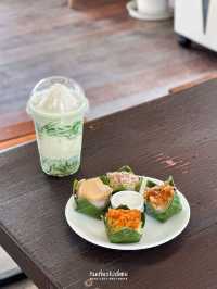 OASIS – บ้านไม้ริมนาข้าวนาเกลือ ที่เพชรบุรี