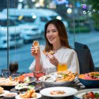 บุฟเฟ่ต์ซีฟู้ดออนไอซ์คุ้มๆ ที่ห้องอาหารย่านรัชดา