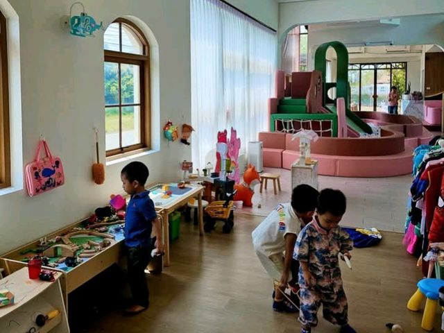 คาเฟ่เด็ก Reyn.ne' Playhouse and Cafe