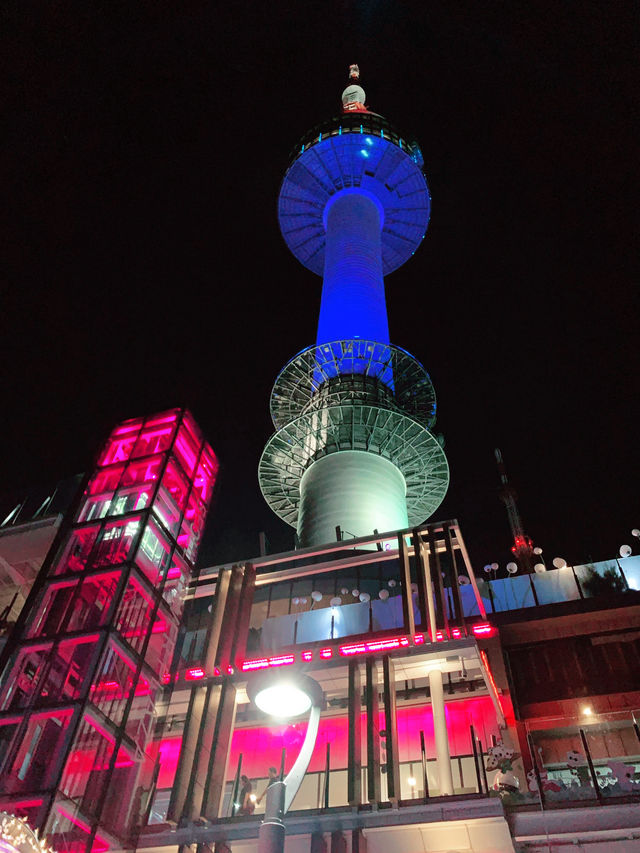  🌟 夜幕下的首爾：南山公園與首爾塔的浪漫體驗 🌌