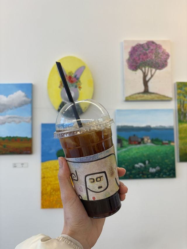 작은 미술관에 온 듯한 커피 공간 ‘로이스커피‘🎨🎨