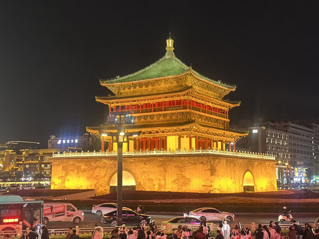 The Bell Tower in Xi’an: Timeless Beauty in the City Center 