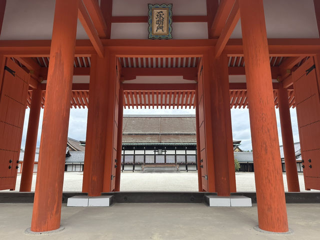 靜謐綠洲：漫遊京都御苑的歷史與自然之美