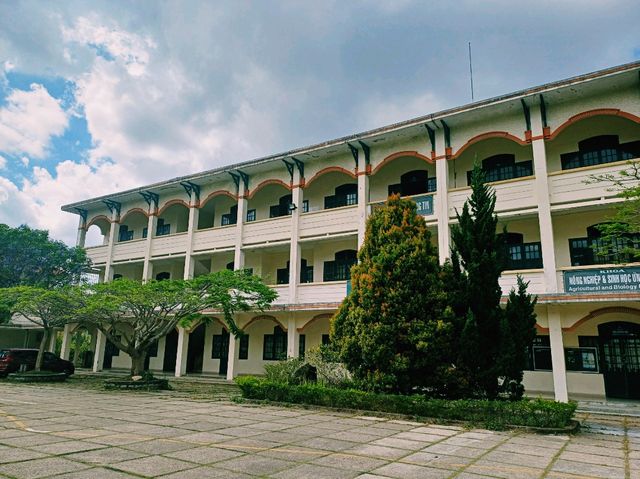 越南大叻市中心著名大學校區景點：Trường Cao Đẳng Đà Lạt，歐式園林藝術風格設計校區，適合打卡拍照📸