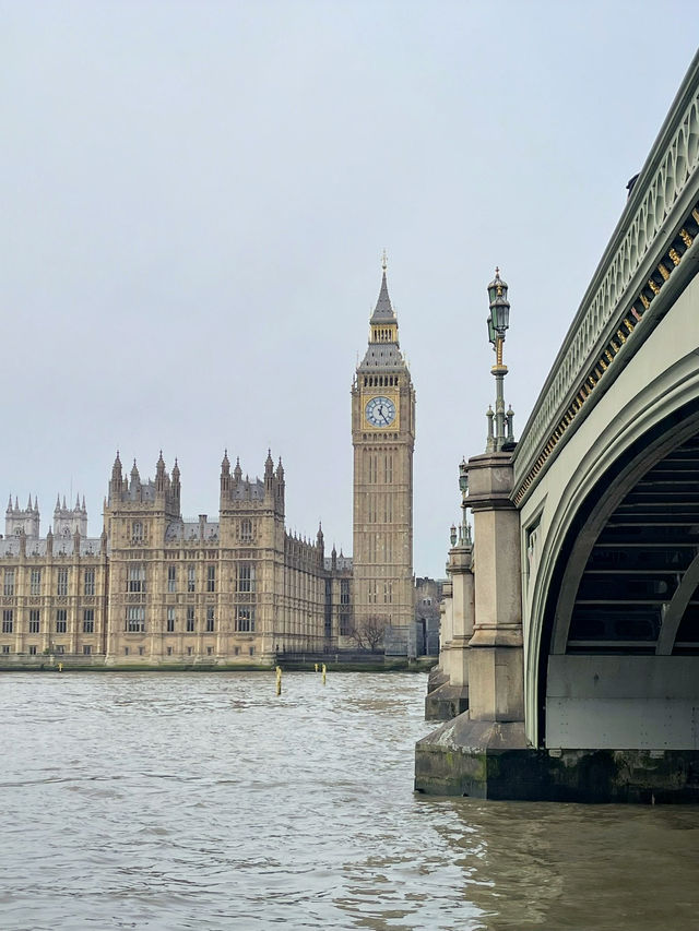 มุมถ่ายรูปและล่องเรือ หอนาฬิกา Big Ben ลอนดอน