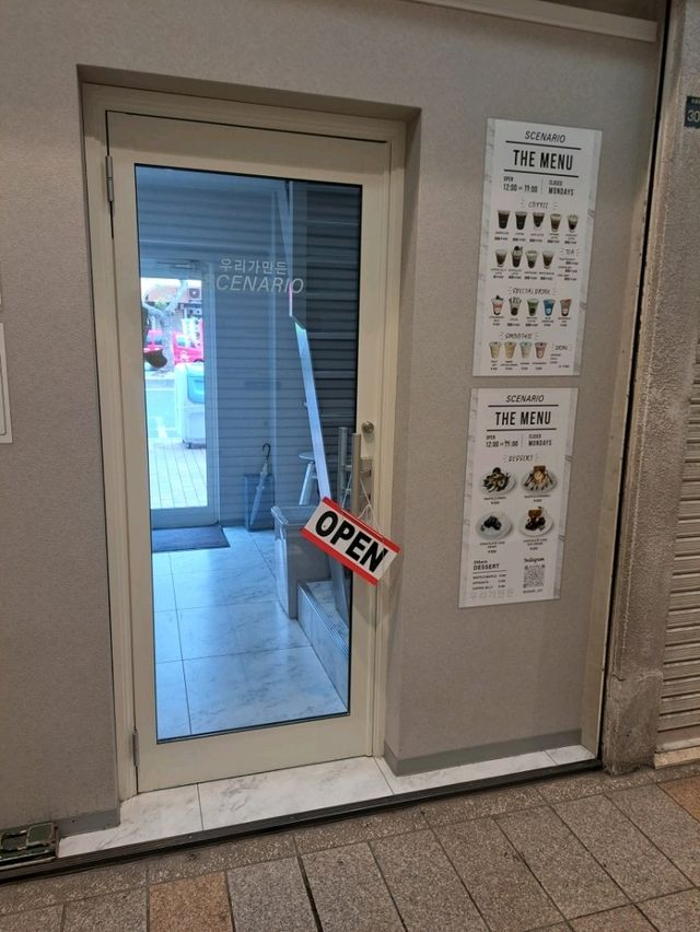 【神戸・三宮】高架下にある可愛いカフェテリア♪
