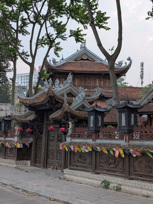 🇻🇳 West Lake Walk: How I Circled the Largest Lake in Hanoi 🚶‍♂️ 