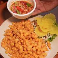 Jomhom Cafe & Music