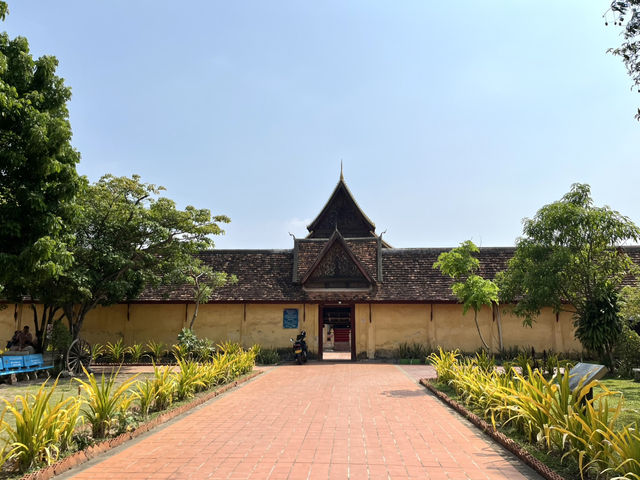 Wat Sisaket, Vientiane’s oldest survivin