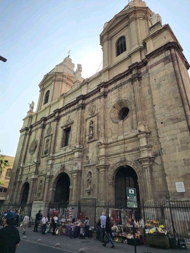 해외여행 칠레 산티아고의 작고 아름다운 교회 Santo Domingo Church