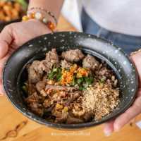 ร้านชื่อว่า“ความสัมพันธ์แบบภูเก็ต“