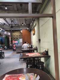 曼谷｜意外闖進這間店太驚喜！小二食堂的泰粵酸辣粉麵讓人一吃上癮