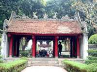 วัดที่ใหญ่ที่สุดในHanoi "Temple of Litrrature"