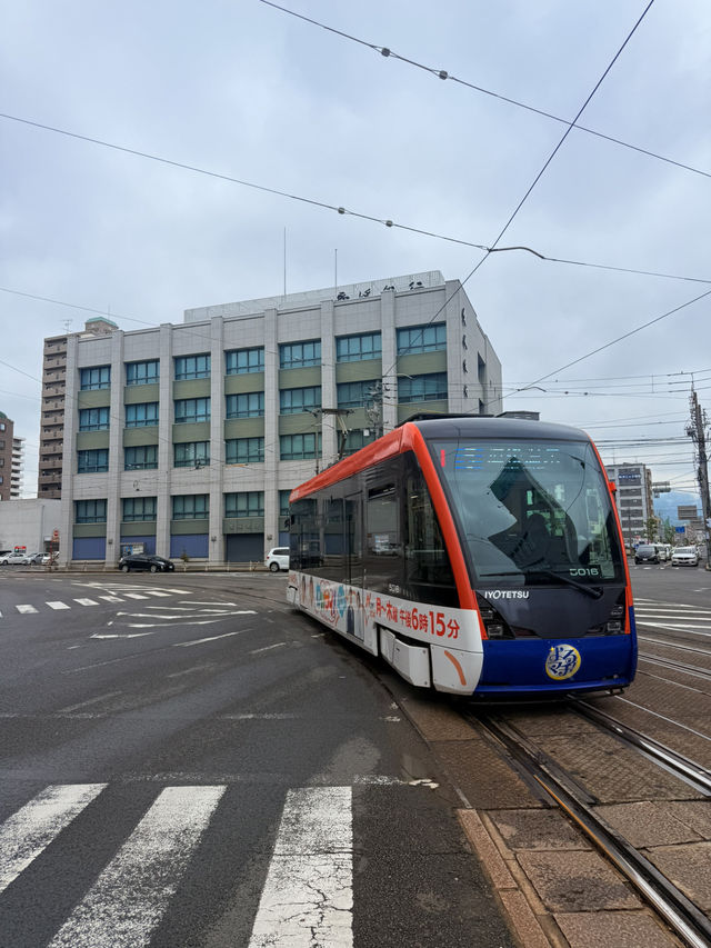 愛媛｜138年歷史「橘子電車」找尋夏目漱石的坊っちゃん列車