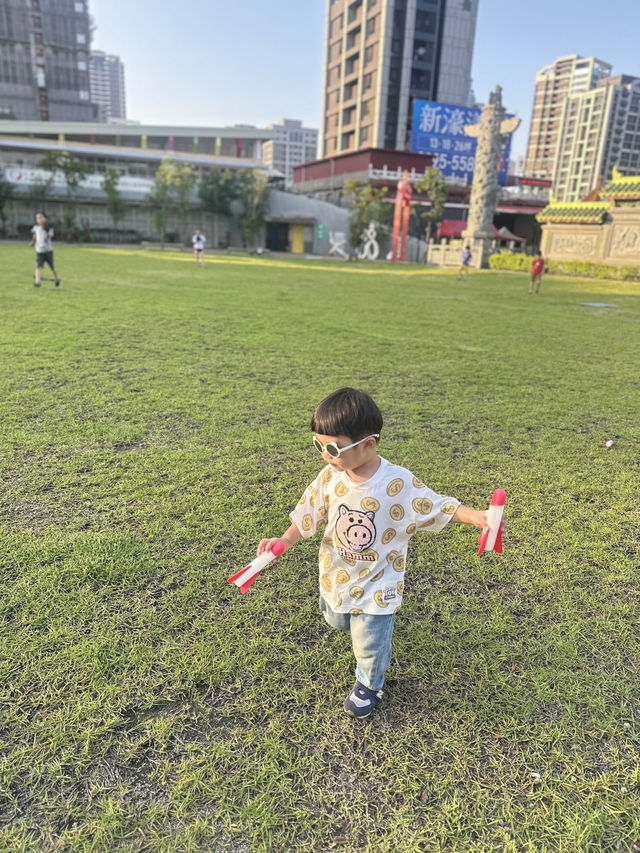 親子景點 新北新莊居然有這麼好玩的公園和大草地！