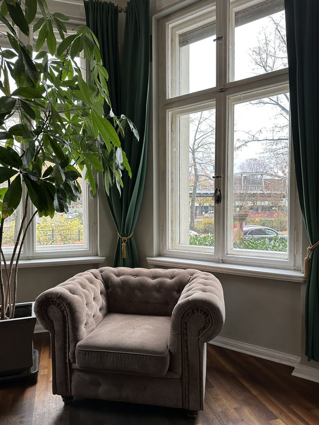 Exploring Berlin in vibey hostel